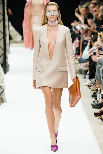 Look 23